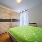 Big Cozy Apartment Near The Beach/Center
